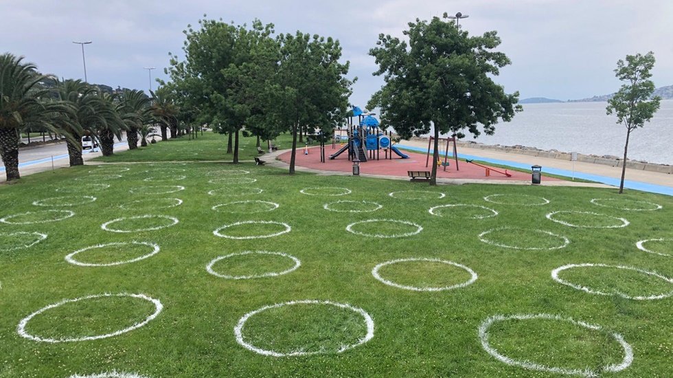 İstanbul parklarında sosyal mesafe halkaları