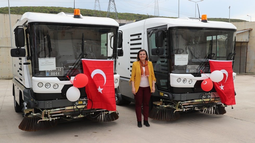 İzmit Belediyesinin Yeni s&uuml;p&uuml;rge ara&ccedil;larını kadınlar kullanacak