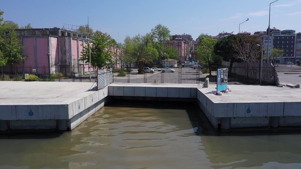 Kadık&ouml;y sahilindeki k&ouml;t&uuml; koku sokağa &ccedil;ıkma yasağında tarih olacak