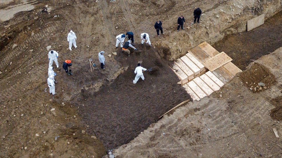 Koronavir&uuml;sten &ouml;lenlerin fotoğraflarını ortaya &ccedil;ıkarmalıyız