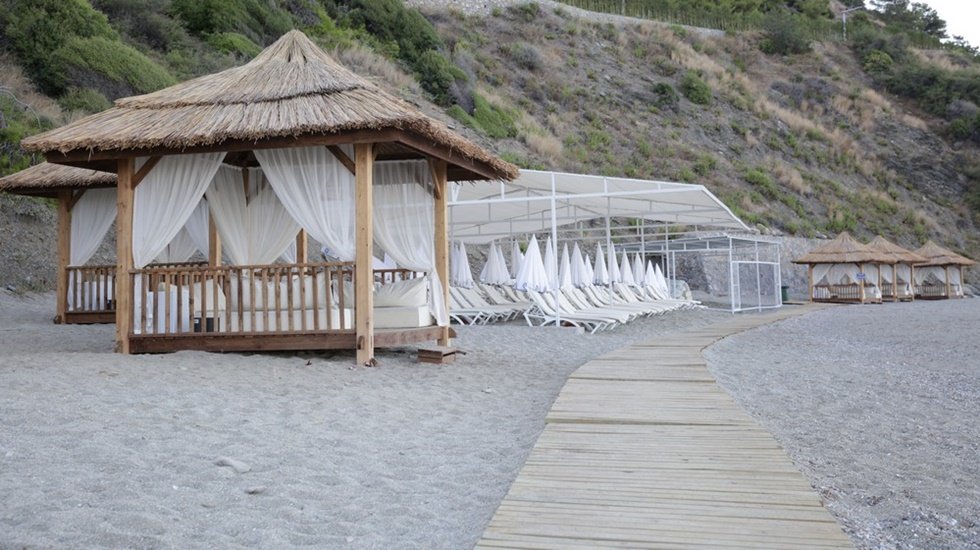 Antalya Plajları etap etap a&ccedil;ılmaya devam ediyor