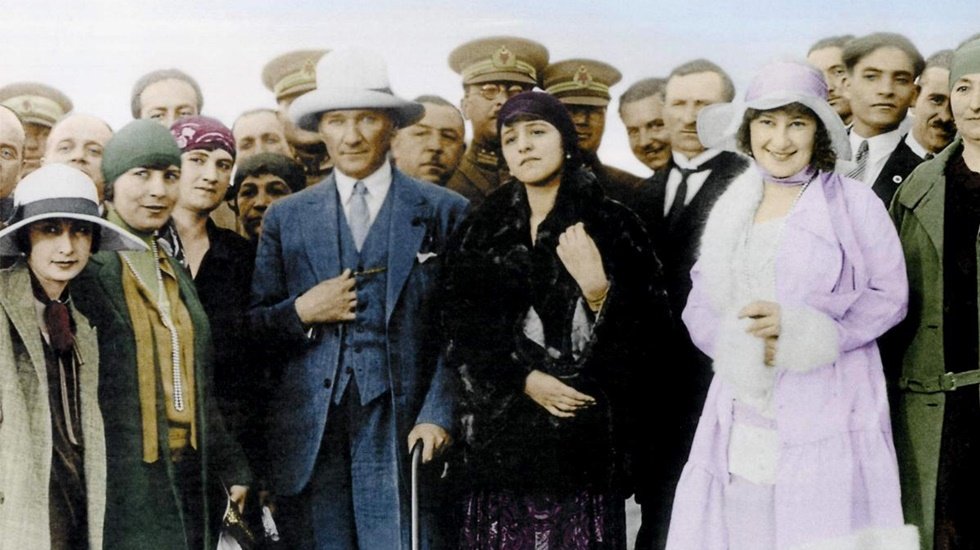Atat&uuml;rk Devrimlerine hakaret eden m&uuml;d&uuml;r kimden cesaret alıyor?