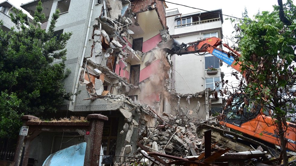 Avcılar&rsquo;da 122 bina yıkıldı