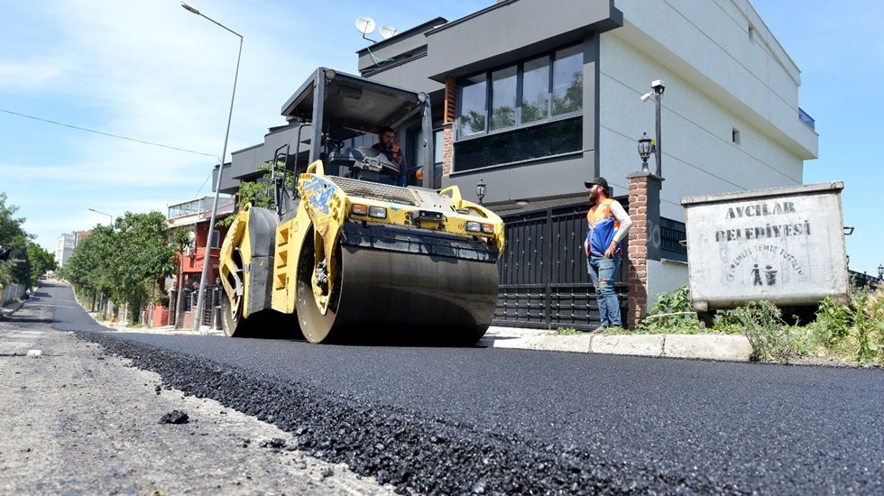 Avcılar&rsquo;da yolları yenileniyor