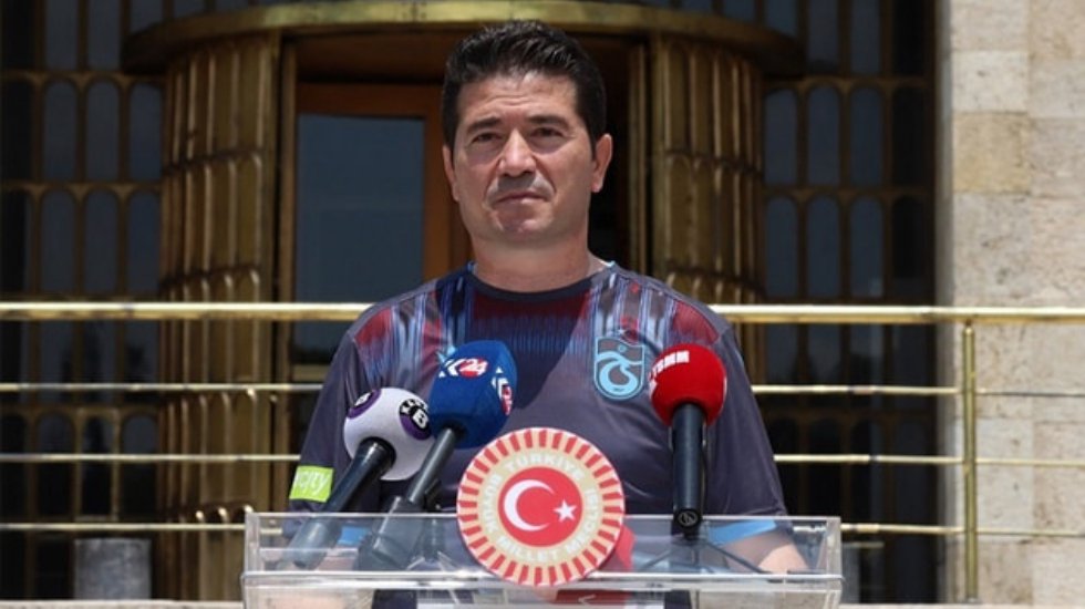 CHP'li Kaya Trabzonspor forması giydi: Ayrımcılık, imtiyaz değil, temiz futbol adalet istiyoruz