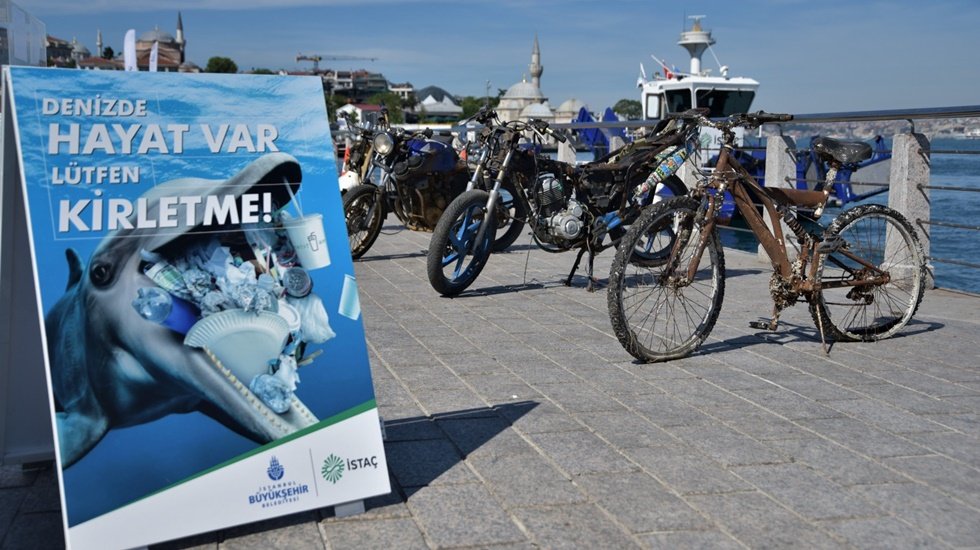 Denizin altında motosikletten mataraya her şey var