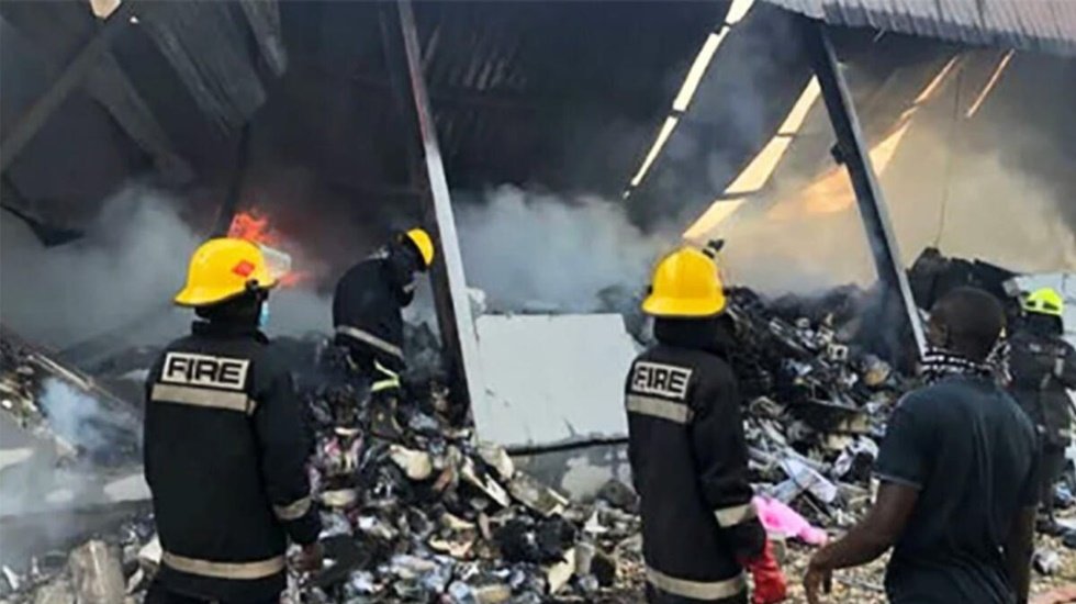 D&ouml;verek &ouml;ld&uuml;rd&uuml;ler, par&ccedil;aladılar ve yaktılar!