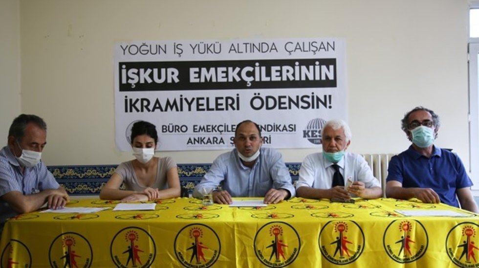 İŞKUR &ccedil;alışanlarının koronavir&uuml;s s&uuml;recinde artan iş g&uuml;c&uuml; i&ccedil;in 'ikramiye' talebi