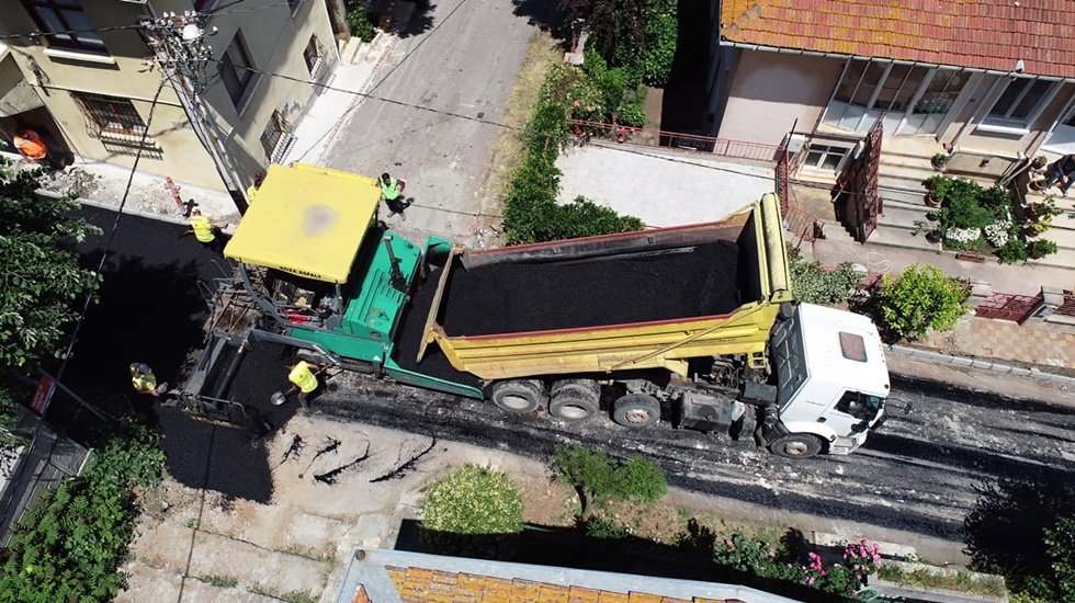 İstanbul’un 39 ilçesinde yolların yenilenmesi sürüyor