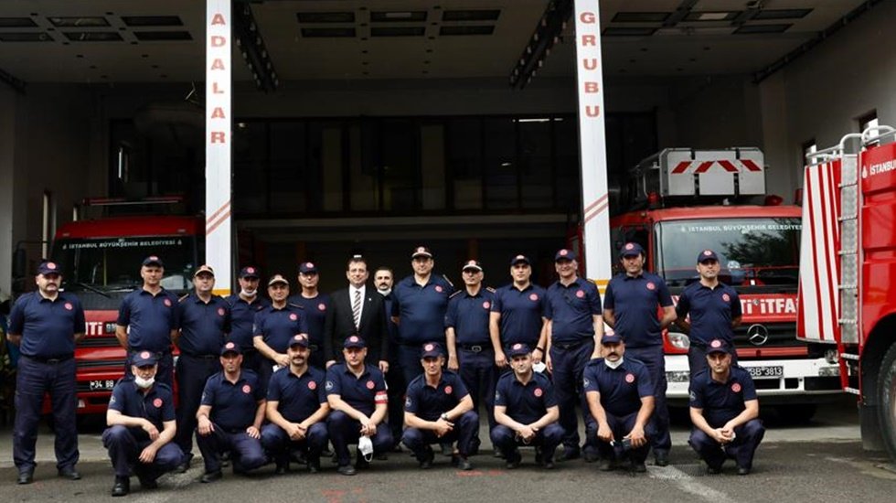 İtfaiyeciden İmamoğlu&rsquo;na: &ldquo;Adalar&rsquo;da ilk kez bir İBB Başkanı G&ouml;r&uuml;yorum&rdquo;
