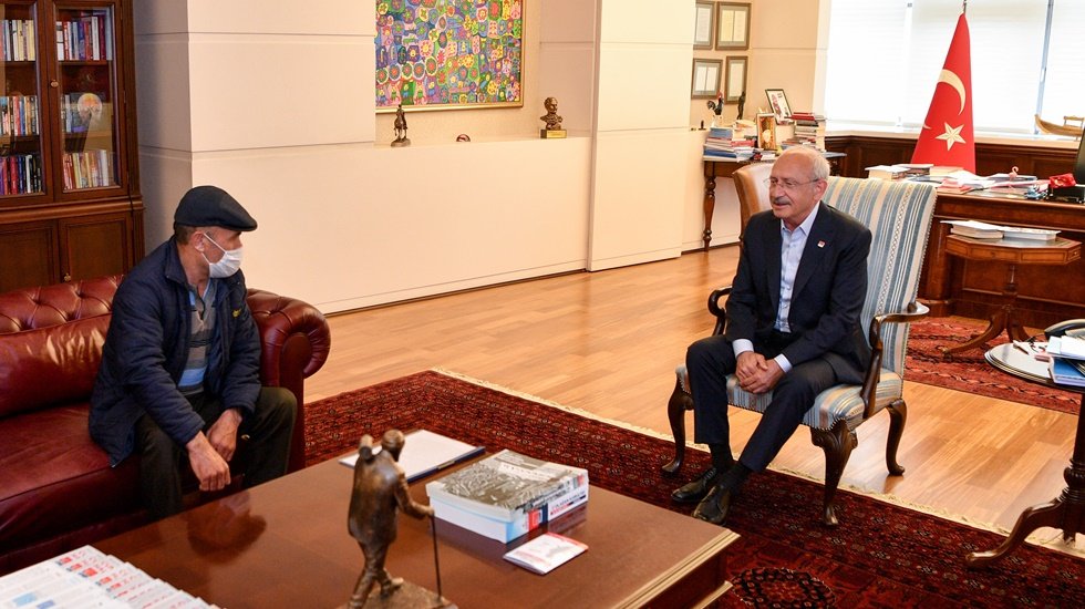 Kılı&ccedil;daroğlu, cenazesinde lin&ccedil; girişimine uğradığı şehidin babasını ağırladı
