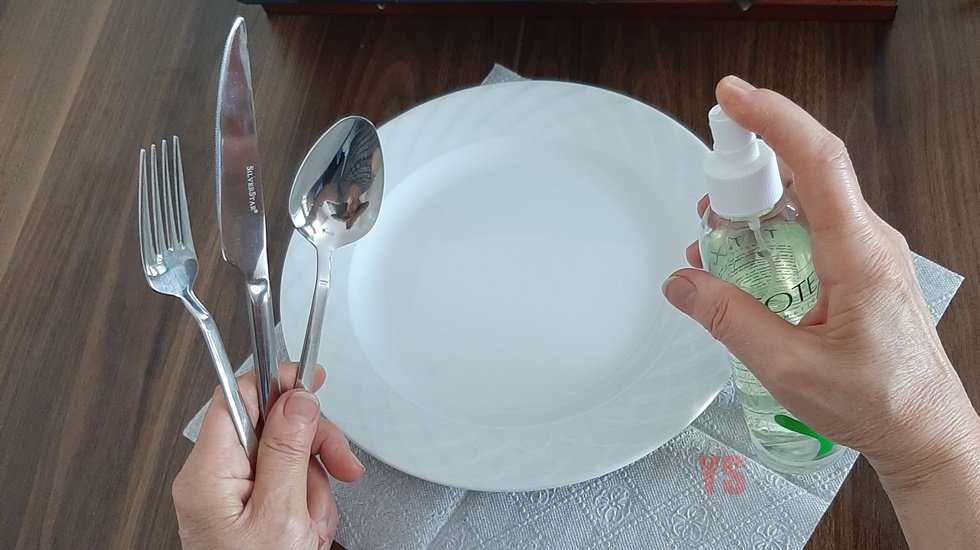 Restoranlarda &ccedil;ay, kahve i&ccedil;ecekler bunu yapmadan i&ccedil;mesin!
