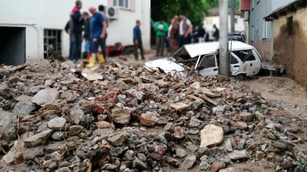 Sel felaketinden peş peşe acı haberler! 5 yaşındaki &ccedil;ocuğun cansız bedeni bulundu