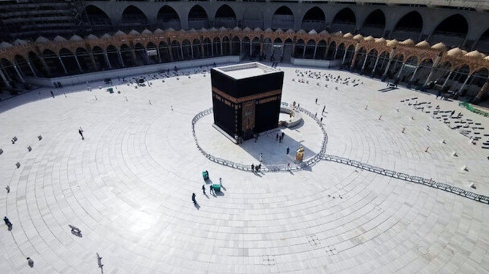 Suudi Arabistan yurt dışından hacı kabul etmeyeceğini duyurdu