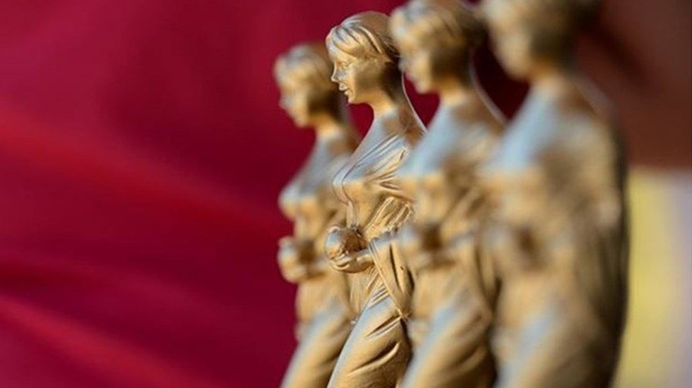 Altın Portakal&rsquo;da sans&uuml;r krizi: J&uuml;riden sonra y&ouml;netmenler de &ccedil;ekildi