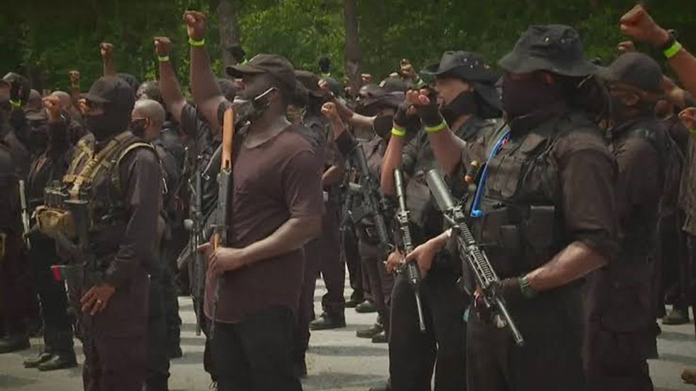 ABD'de 'y&uuml;zlerce Siyah ellerinde ağır silahlarla' y&uuml;r&uuml;y&uuml;şe ge&ccedil;ti