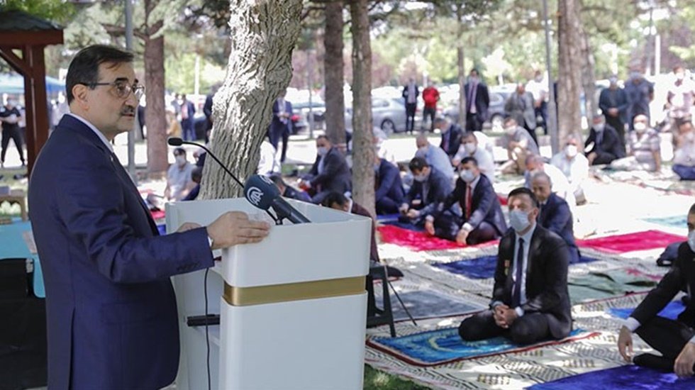 Anma&rsquo;da kullanılan sahne, ses ve ışık sistemi i&ccedil;in y&uuml;z binlerce lira harcandı