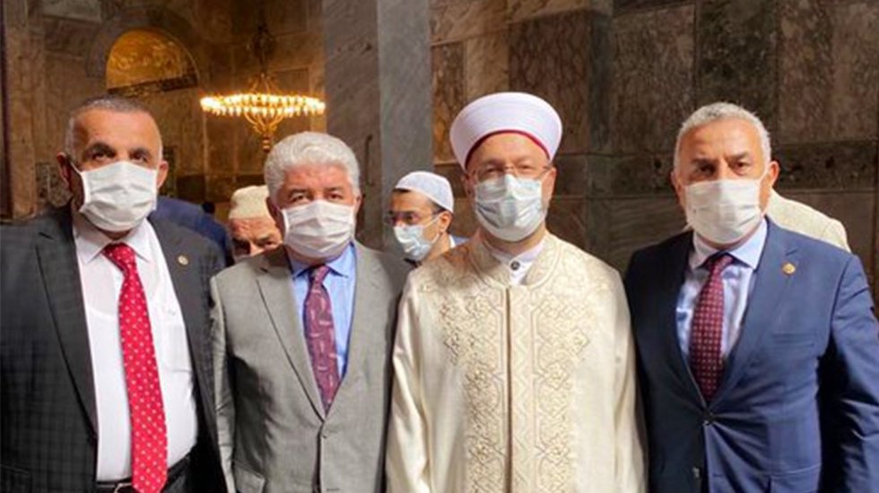 Ayasofya'da Cuma namazına katılan AKP milletvekili Covid-19'a yakalandı