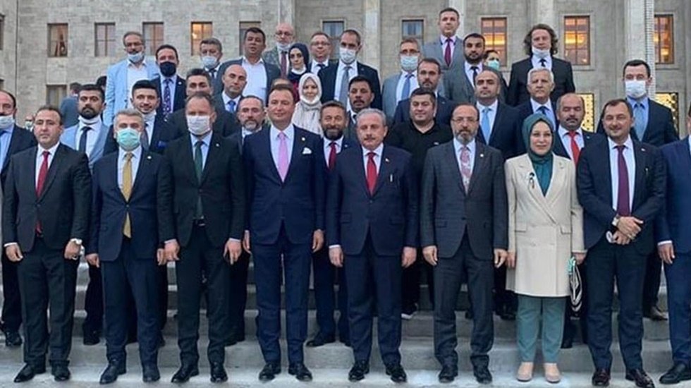 Baro Başkanlarını kabul etmediler ziyaretlerine gelen kalabalığı ayakta karşıladılar&hellip;