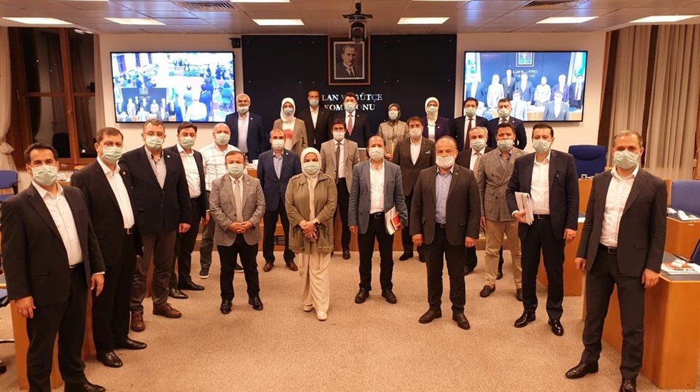Barolara ait teklifi Adalet Komisyonu'nda kabul AKP ve MHP'den zafer pozu