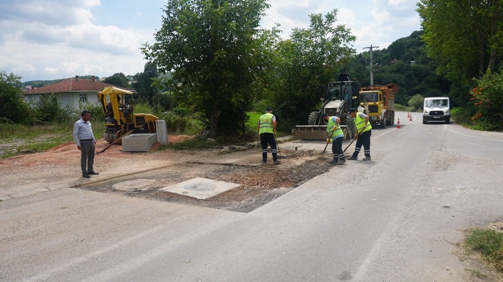 CHP&rsquo;li Belediyeden k&ouml;ylerde asfalt &ccedil;alışması