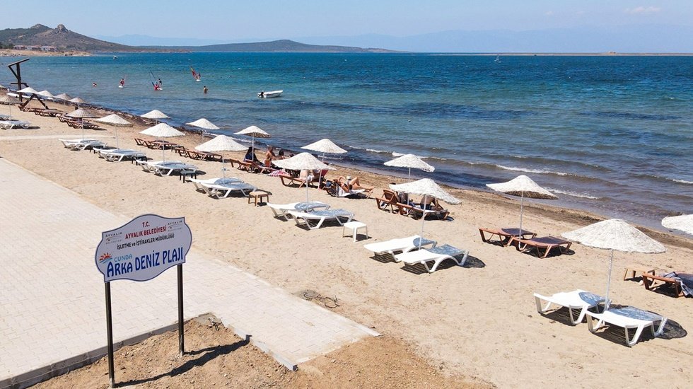 Cunda Adası yeni bir plaja kavuştu