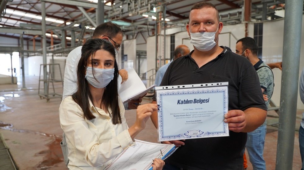 Esenyurt’un kurban kasapları sertifikalarını aldı