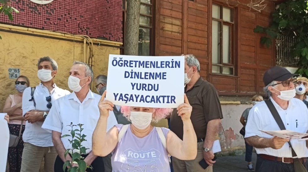 İlgezdi: &Ouml;ğretmenlerin yeri ellerinden alındı, vakfa devredildi!