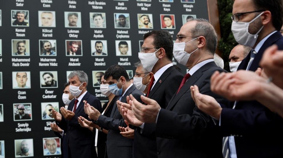 İmamoğlu: &ldquo;15 Temmuz&rsquo;a vesile olan unsurları, s&ouml;k&uuml;p atmamız gerekir&rdquo;