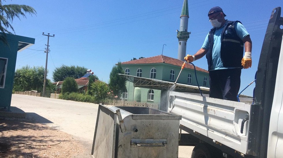 İzmit&rsquo;in k&ouml;ylerinin bile dezenfekte işlemi ihmal edilmiyor