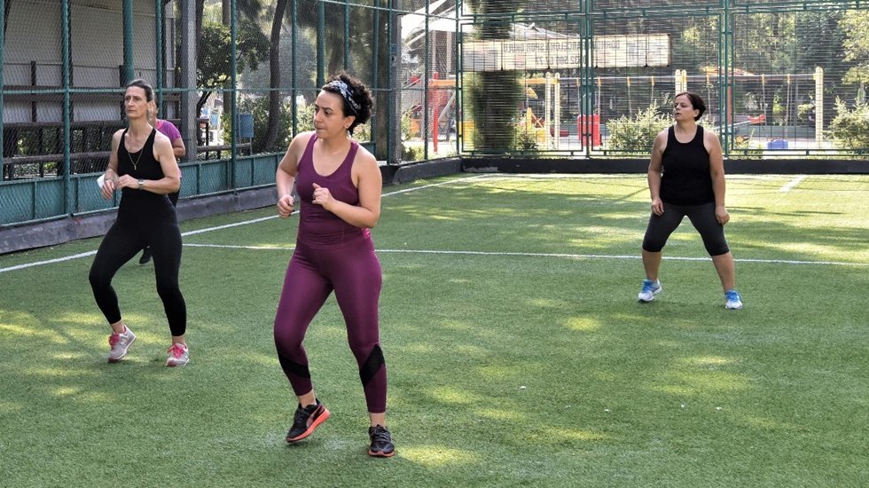 Kadınlar Zumba ile zaman geçiriyor