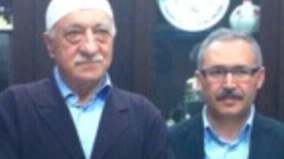&nbsp;&ldquo;Kılı&ccedil;daroğlu FET&Ouml;&rsquo;y&uuml; aklıyor&rdquo; diyen Selvi&rsquo;nin, FET&Ouml;'yle ge&ccedil;mişi ortaya sa&ccedil;ıldı