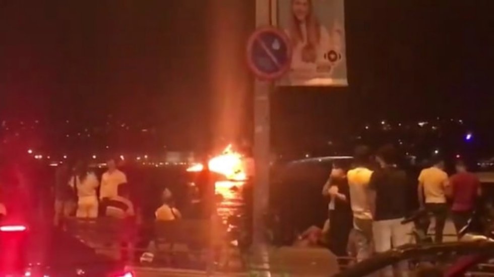 Tekne, boğazda cayır cayır yandı!