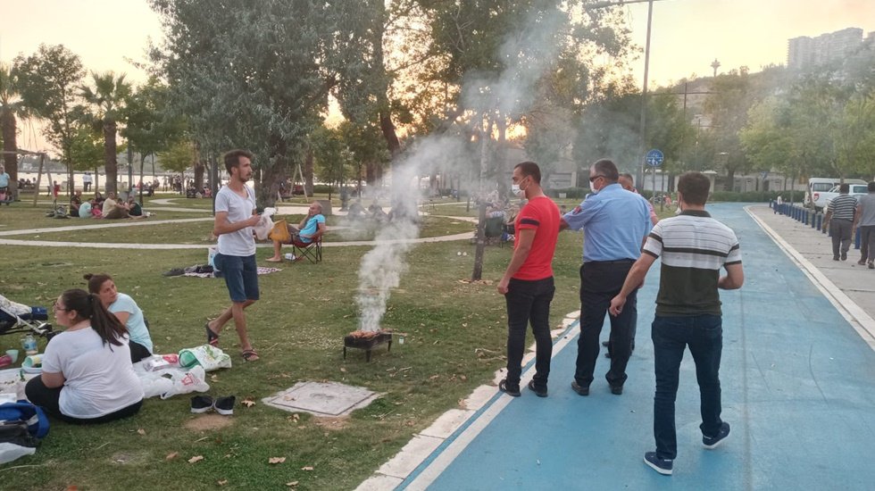 Zabıtadan &ccedil;evre denetimi: Mangallar toplandı, para cezası kesildi