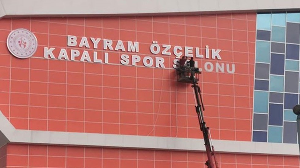 Atat&uuml;rk'&uuml;n adını sildiler, AKP'li vekilin adını verdiler!