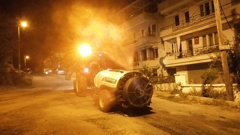 Ayvalık&rsquo;ta dezenfeksiyon seferberliği devam ediyor