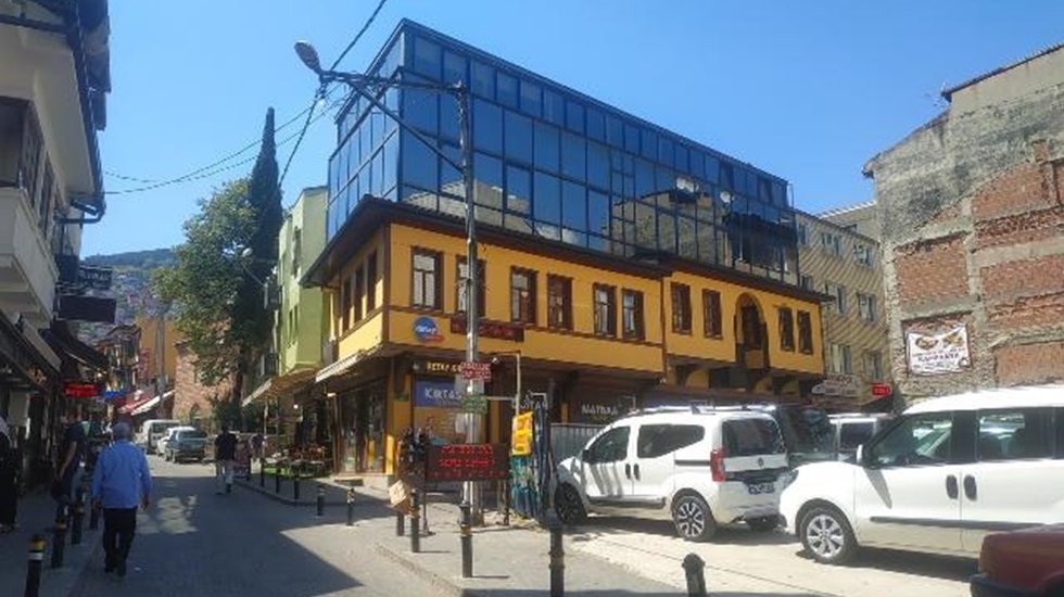 B&ouml;ylesi ne g&ouml;r&uuml;ld&uuml; ne duyuldu: Tarihi bina &uuml;zerine plaza &ccedil;ıktılar