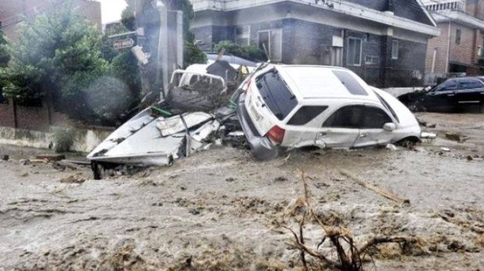 G&uuml;ney Kore&rsquo;de aşırı yağışlar nedeniyle az 30 &ouml;l&uuml;