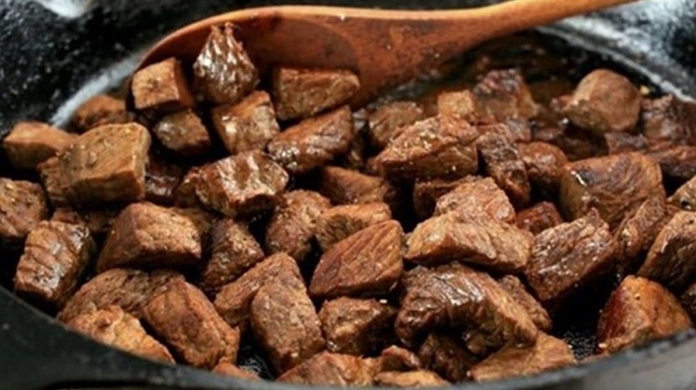 Etinizi pişirirken ziyan etmeyin. Yılların ustası lokum gibi etin sırrını verdi