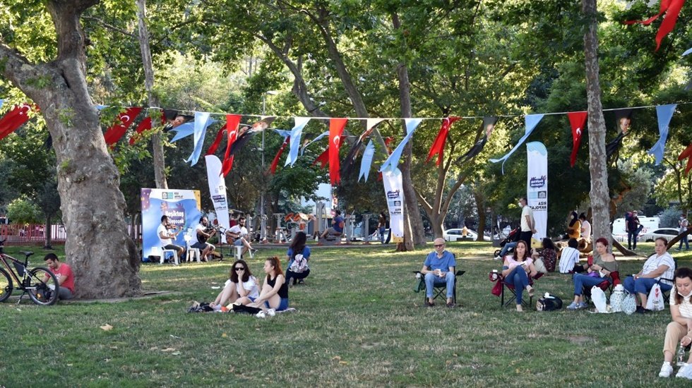 Şimdi tam zamanı Beşiktaş’ın parklarında sahne sanatları…