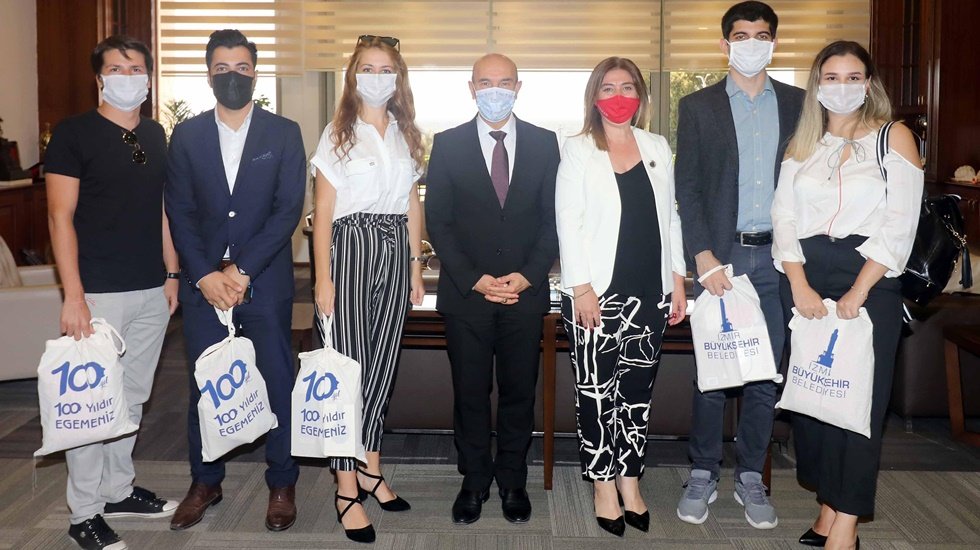 Tunç Soyer'den Genç İZİKAD projelerine destek