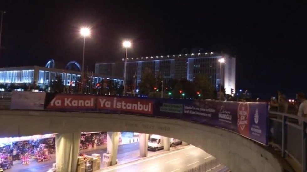 Valilik tarafından Kanal İstanbul afişlerine müdahale