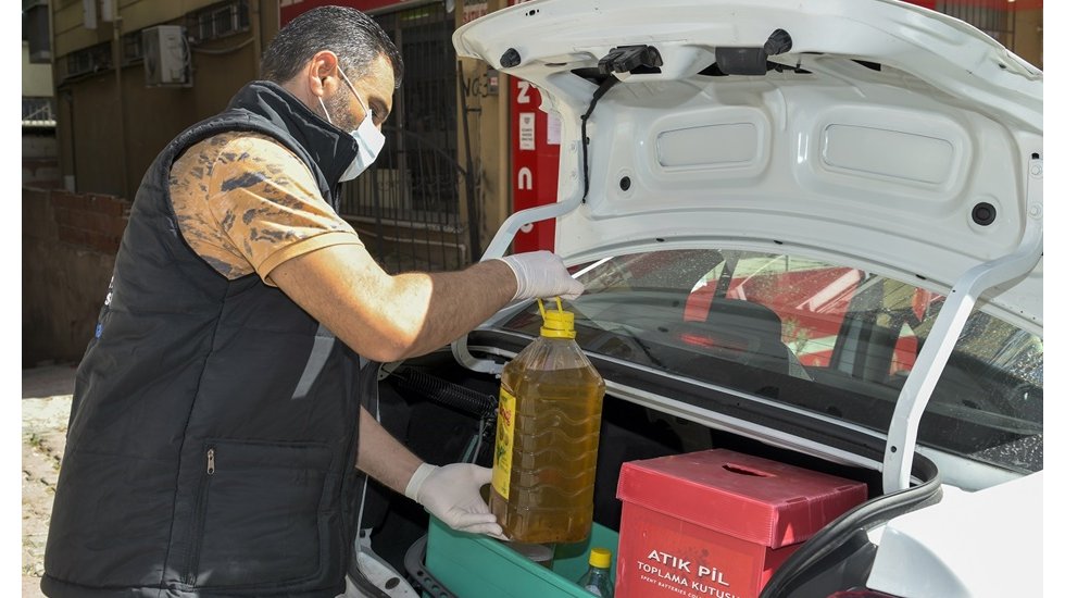 5 litre atık yağ biriktiren vatandaşlara 1 litre sıvı deterjan hediye