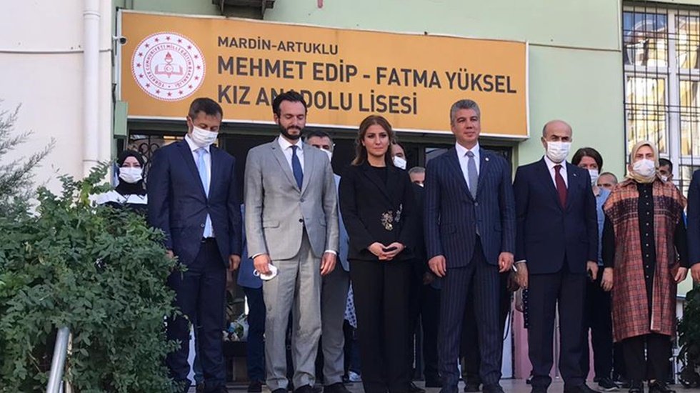 AİHM Başkanının AKP&rsquo;lilerle fotoğraflarına sosyal medyada tepki yağdı