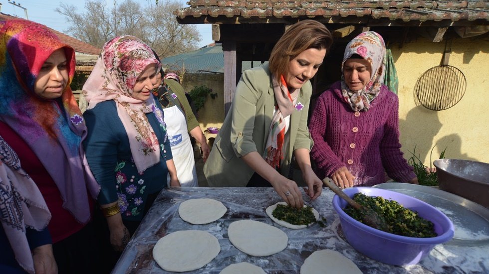 Başkan H&uuml;rriyet, sizi sosyal tesislerinde mancarlı pideye &ccedil;ağırıyor