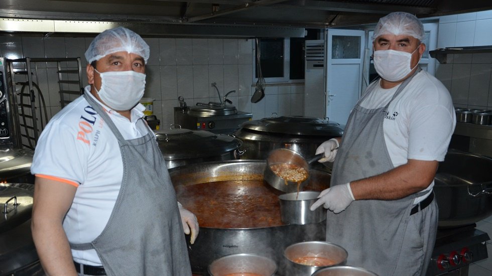 Büyükşehir’den ihtiyaç sahibine günlük iki öğün sıcak yemek