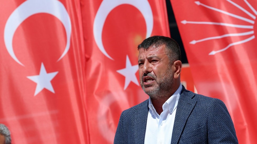 Ağbaba: Şatafattan, ihtişamdan, israftan vazge&ccedil;erseniz bu işler &ccedil;&ouml;z&uuml;l&uuml;r