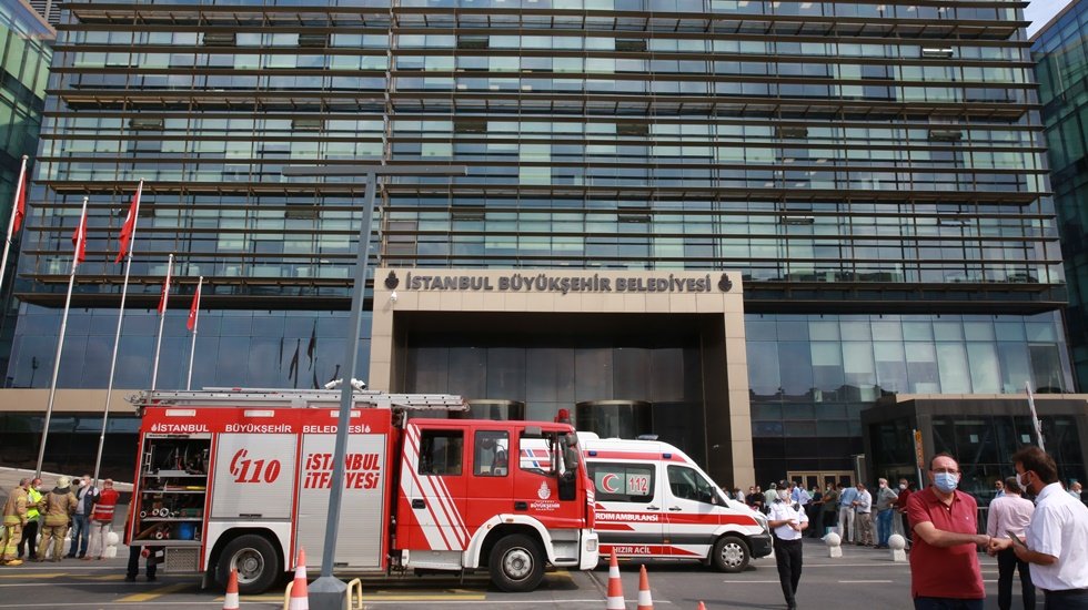 Deprem covidi beklemez