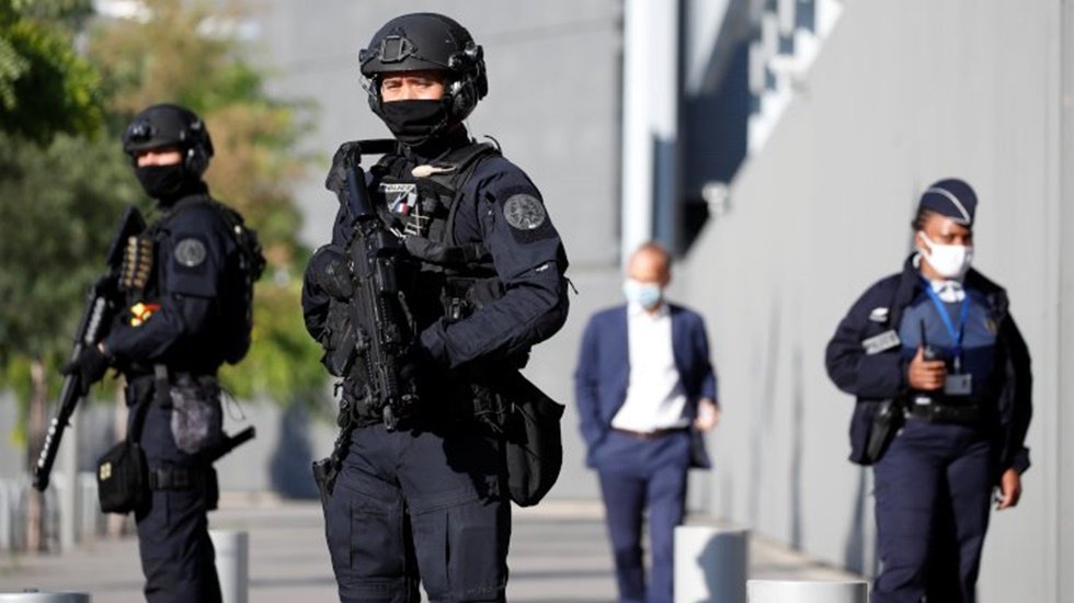 &ldquo;Fransız gazeteci kimliğini gizleyerek polis oldu ve Fransız polisini deşfre etti&rdquo;