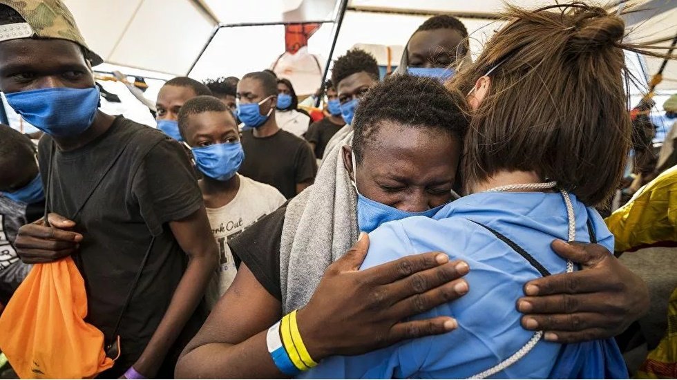 İtalya, sivil toplum kuruluşu gemisinin Akdeniz'de kurtardığı g&ouml;&ccedil;menlere kapılarını a&ccedil;tı